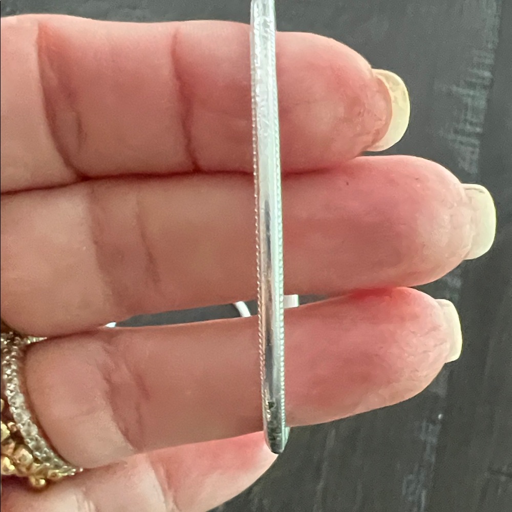 Elegant Silver Diamond-Patterned Bangle - image 3